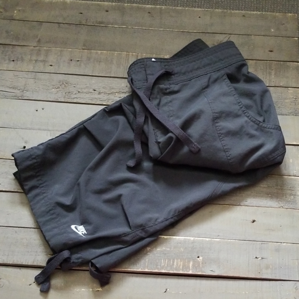 EUC lightweight nike capris